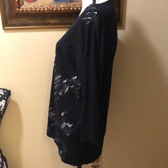 Elie Tahari metallic painted front, long sleeve v-neck cotton top - Picture 6 of 10